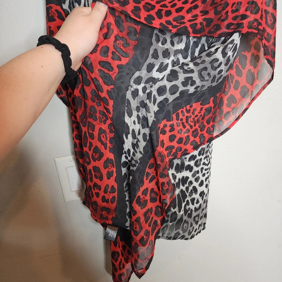Lane Bryant Kaftan Shirt. Black grey red leopard print. Semi sheer. Size 14/16. - Picture 9 of 14